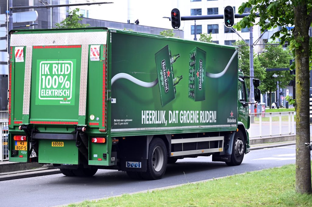 Elektrische vrachtwagen Heineken, zero-emissiezones 2025 binnenstad Rotterdam