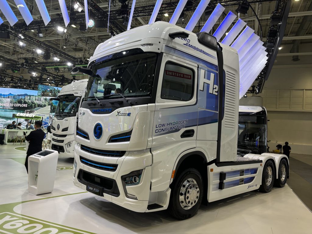 De Shacmoto, Chinees met Actros cabine en hier als Fuel Cell truck