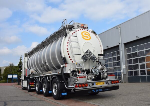 vacuüm tanktrailer D-Tec Sijpkes Transport en Verhuur