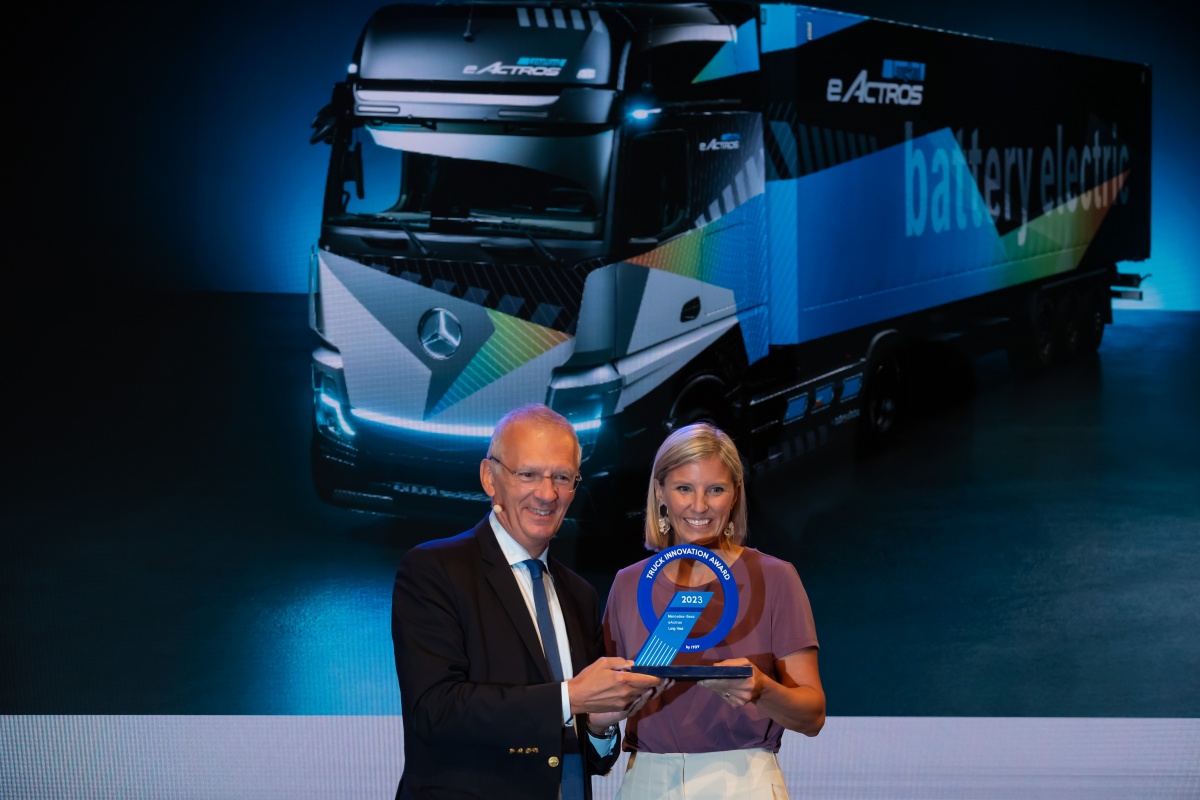 truck innovation mercedes-benz eactros longhaul international truck of the year